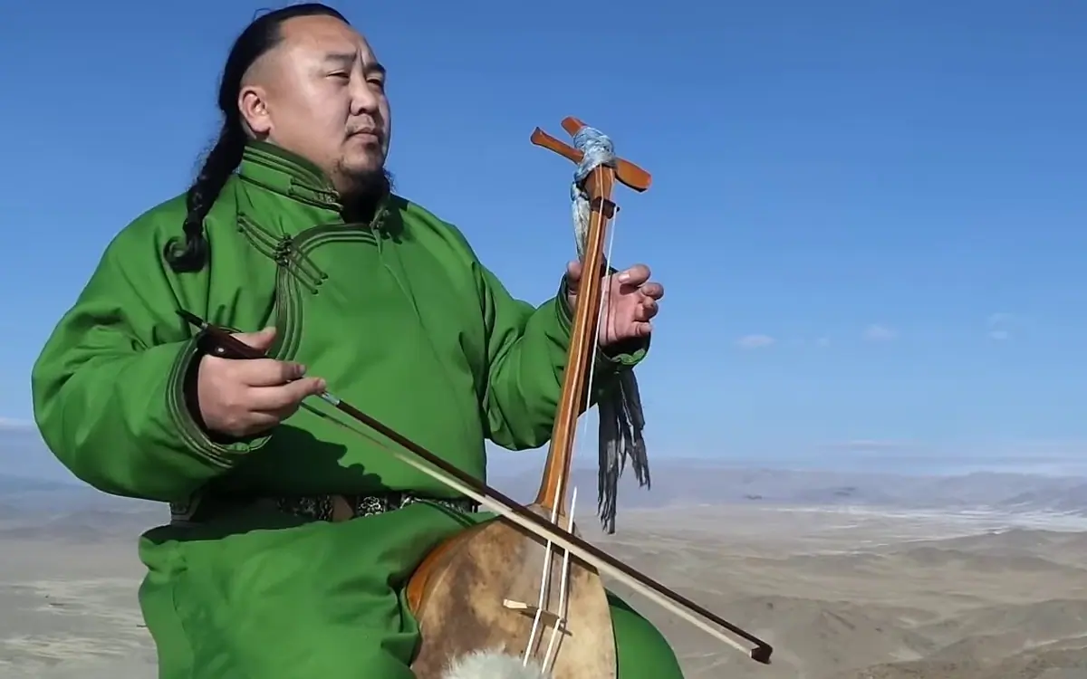 Batzorig Vaanchig  mongolian  throat signer, song of Chingis Khan