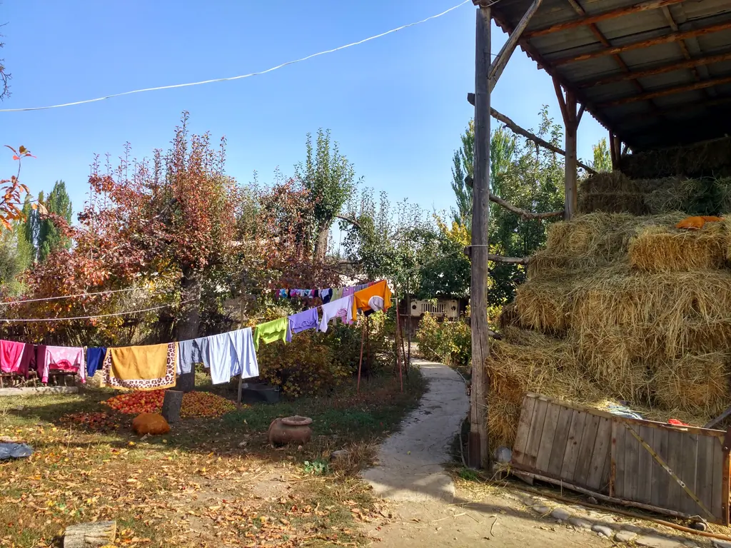 Guesthouse in Kyzyl-Suu village, garden