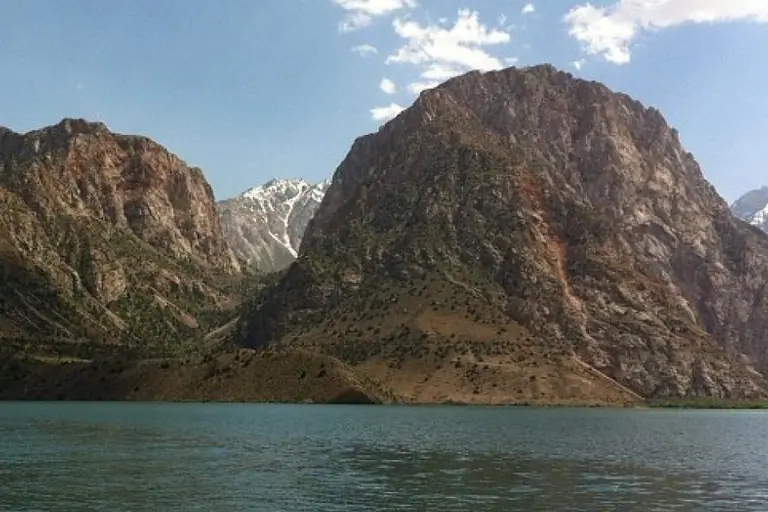 iskenderkul_hat_lake1