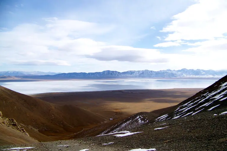 Chatyr kul from Tash Rabat pass.jpg