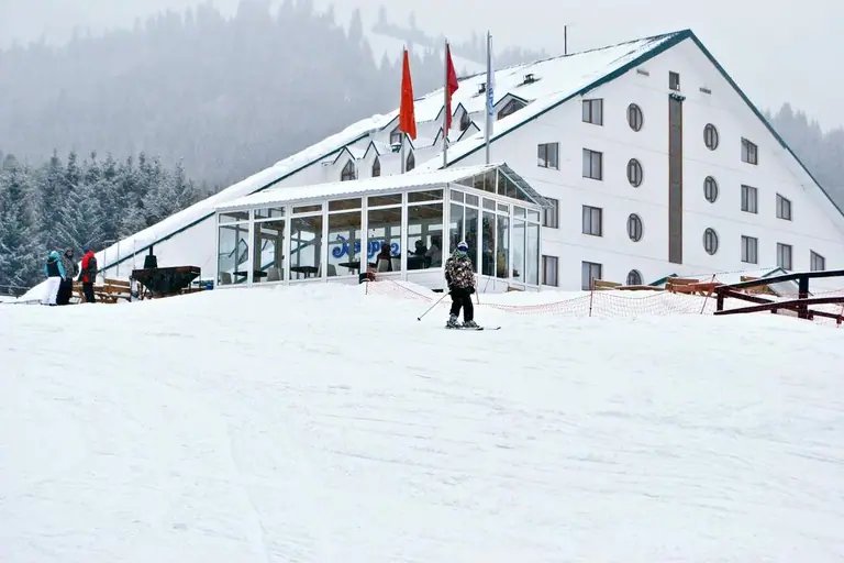 Caprice Hotel, Karakol