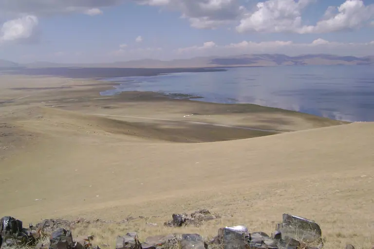 Tash Doeboe (Song Kul)