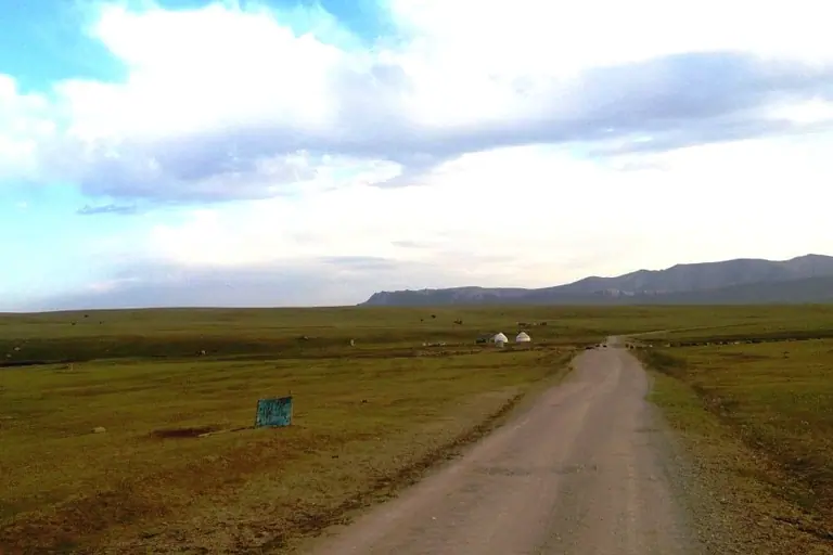 Song Kul's lake (Kumdu Suu)