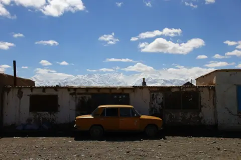 An oragne Jiguli
