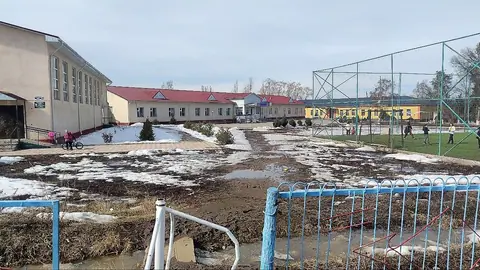 The nursery school and school of the village of Svetlaya Polyana in the Jeti Oguz district