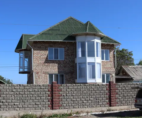 Guest house Ainagul Bakirova in Kyzyl Suu village, Jeti Oguz district, South shore of Issyk Kul lake, accommodation