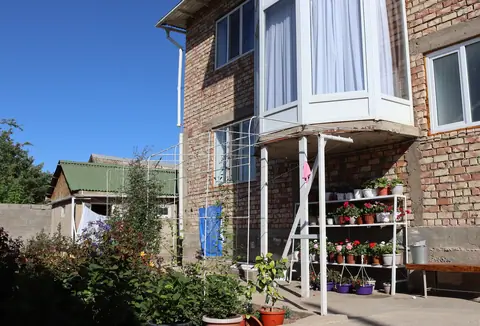 Guest house Ainagul Bakirova in Kyzyl Suu village, Jeti Oguz district, South shore of Issyk Kul lake, accommodation