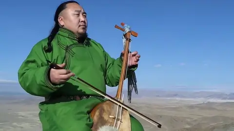 Batzorig Vaanchig  mongolian  throat signer, song of Chingis Khan