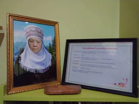 The Alymbekov Historical Museum is located in Zheti-Oguz district in the village of An-Oston 