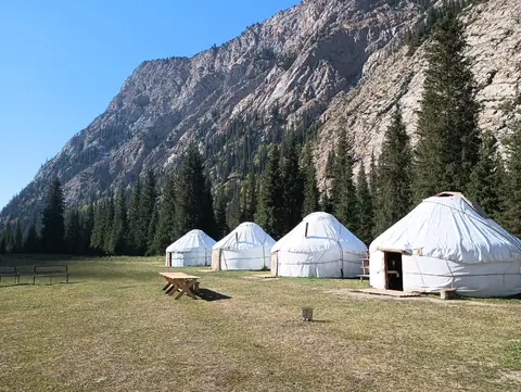 Yurt camp Shabyr
