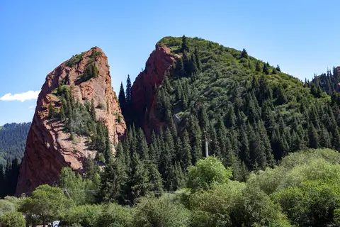 Red rocks of Jeti Oguz