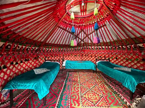 Yurt camp Sary-Bulun