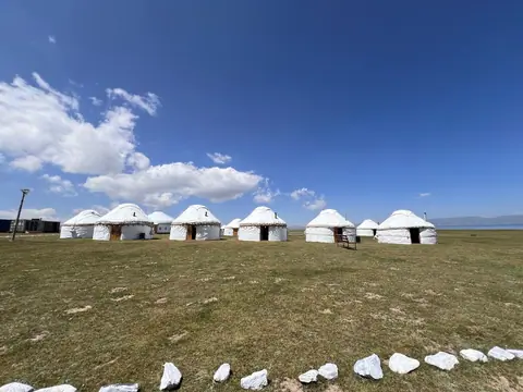 Yurt camp Sary-Bulun