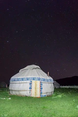 Yurt camp Unkur-Sai
