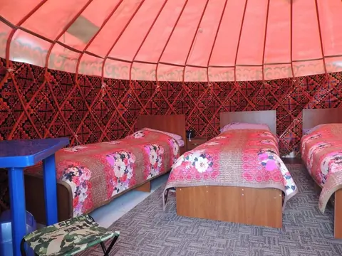 Yurt camp Unkur-Sai
