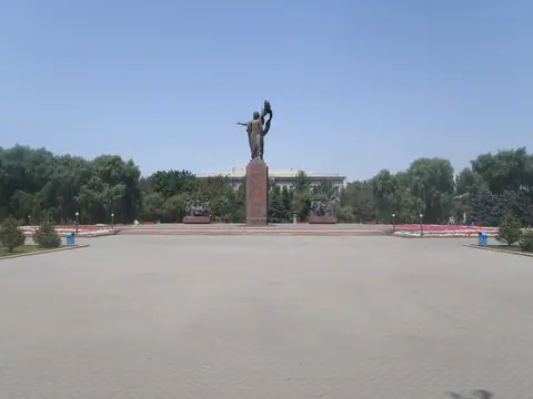 Erkindik - Revolution Militant square
