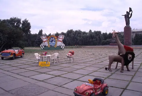 Erkindik - Revolution Militant square