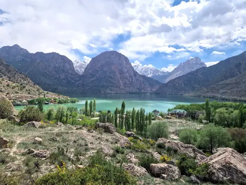 Wide view of the Hat of the Great Alexander and the turquoise lake of Iskenderkul