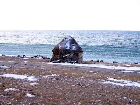 Yurt at Song Kul's lake in winter