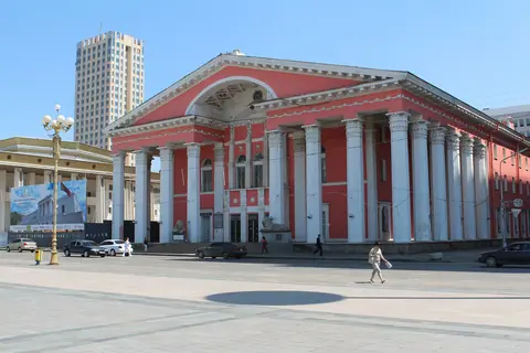 The architecture around Sükhbaatar Square - the opera