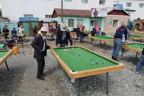 Billiard players in Bayankhongor