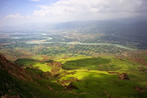 The river Machu meanders through the landscape of Amdo