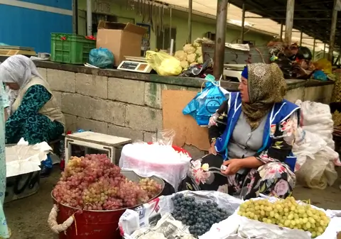 Woman at Shahmansur bazar of Dushanbe