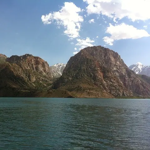 iskenderkul_hat_lake_jackie.jpg