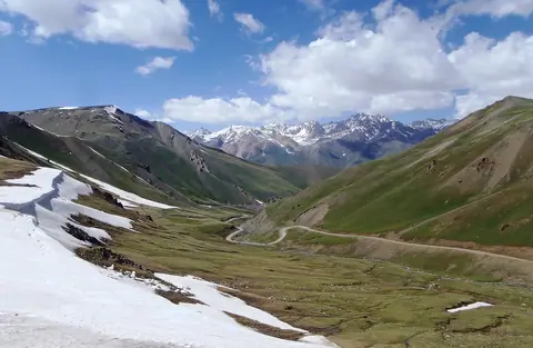 View of Toluk valley from the Kalmak Ashuu pass