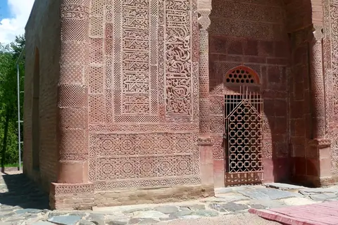 Gumbez of Manas