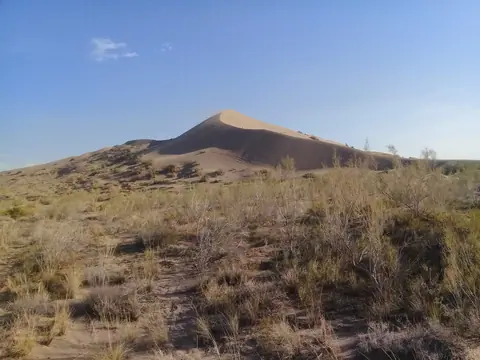 singing dunes chantantes - Altyn Emel natural park reserve