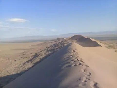 singing dunes chantantes - Altyn Emel natural park reserve