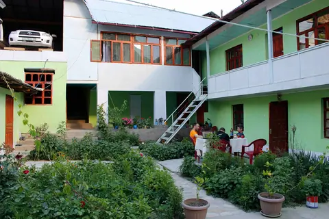 Yeti Hostel Garden - Dushanbe