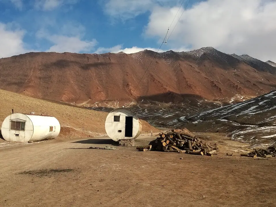 From Sary Tash to Karakul lake