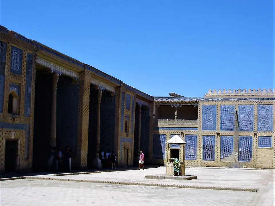 Tosh-hovli palace in Khiva 