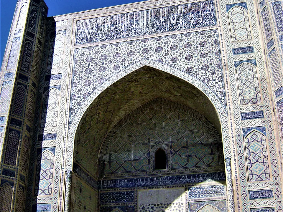 Bibi Khanum second façade (West side)