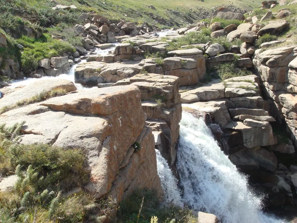 The waterfall of the Song Kul river
