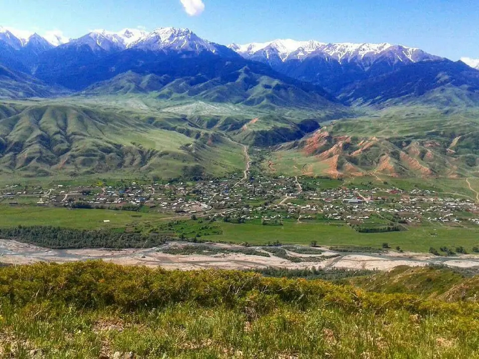 Panoramic view of the village of Saty