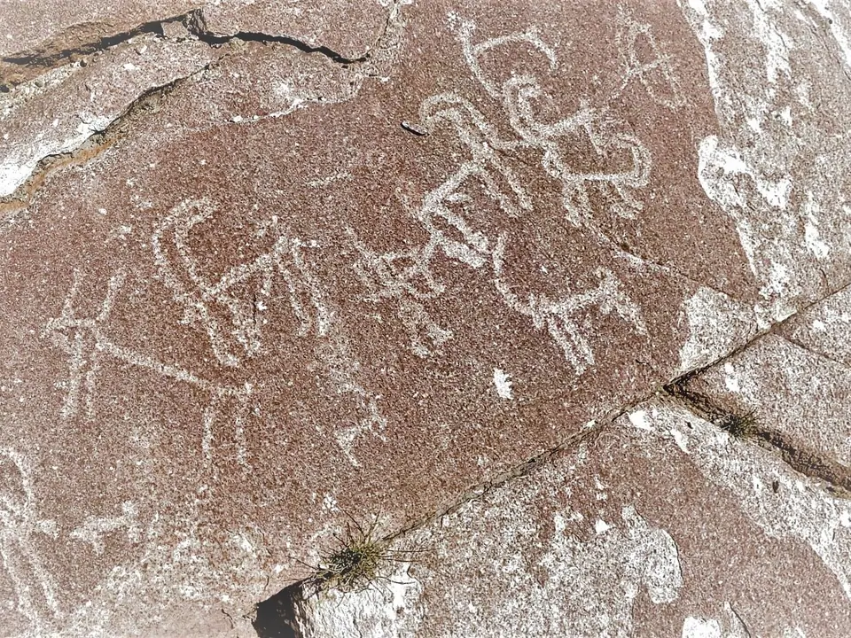 Hunting scene drawn on granit
