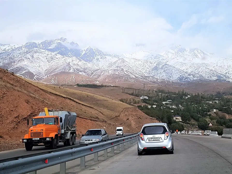 Pass of the Tashkent-Osh road