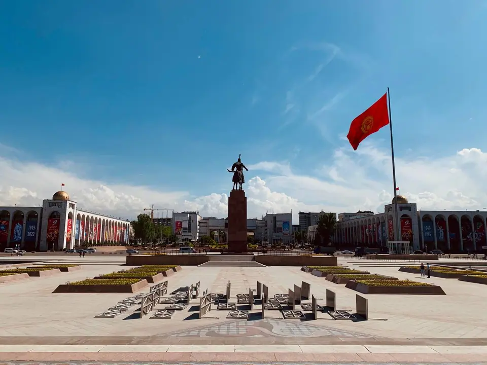 Ala-too square