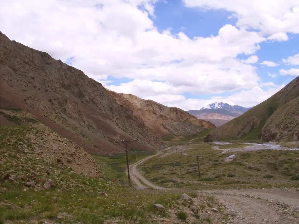 Ashusu pass in Borkoldoy range linking Karasay to Uzongukush