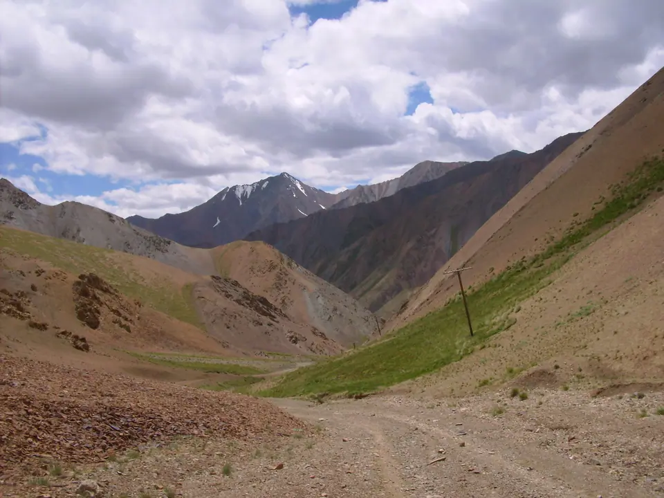 Ashusu pass in Borkoldoy range linking Karasay to Uzongukush
