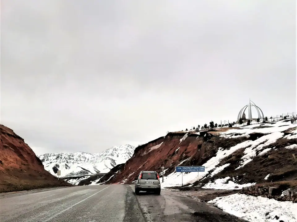 Pass between Osh city and Gulsho