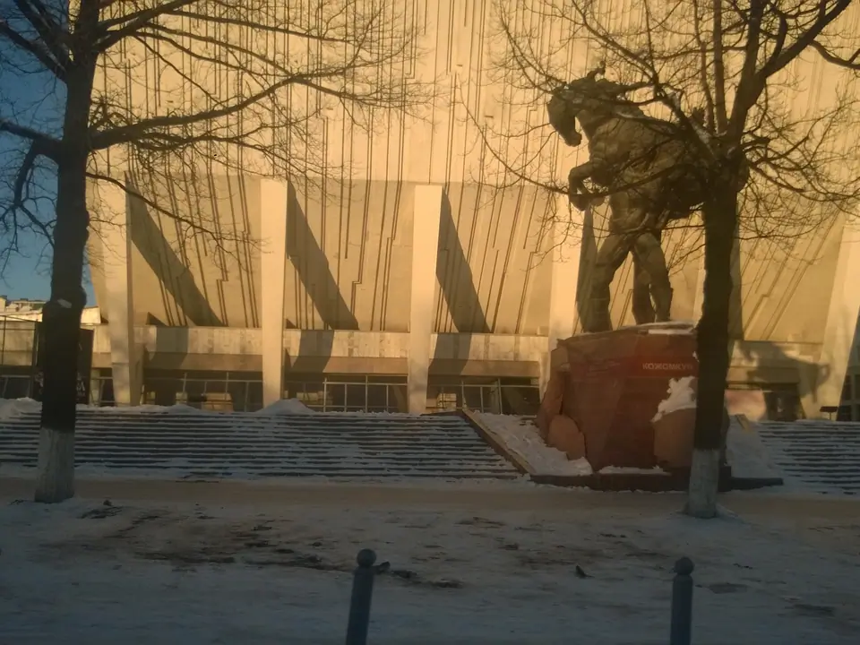 Memorial of Kojomkul in front of the Bishkek Sport Palace