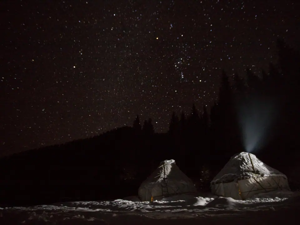In Kok Jayk meadows, overnight in warm and confortable yurt camp