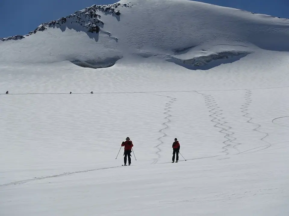 Skitouring on glaciers of the Soek Too range