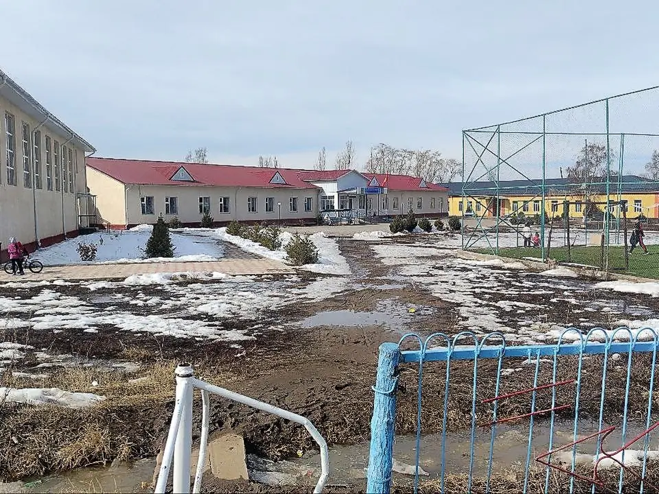 The nursery school and school of the village of Svetlaya Polyana in the Jeti Oguz district