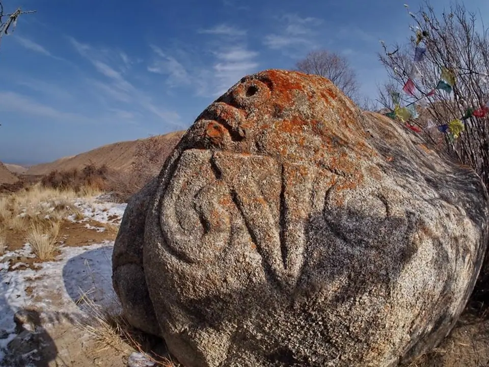 Tamga-Tash has Tibetan inscriptions