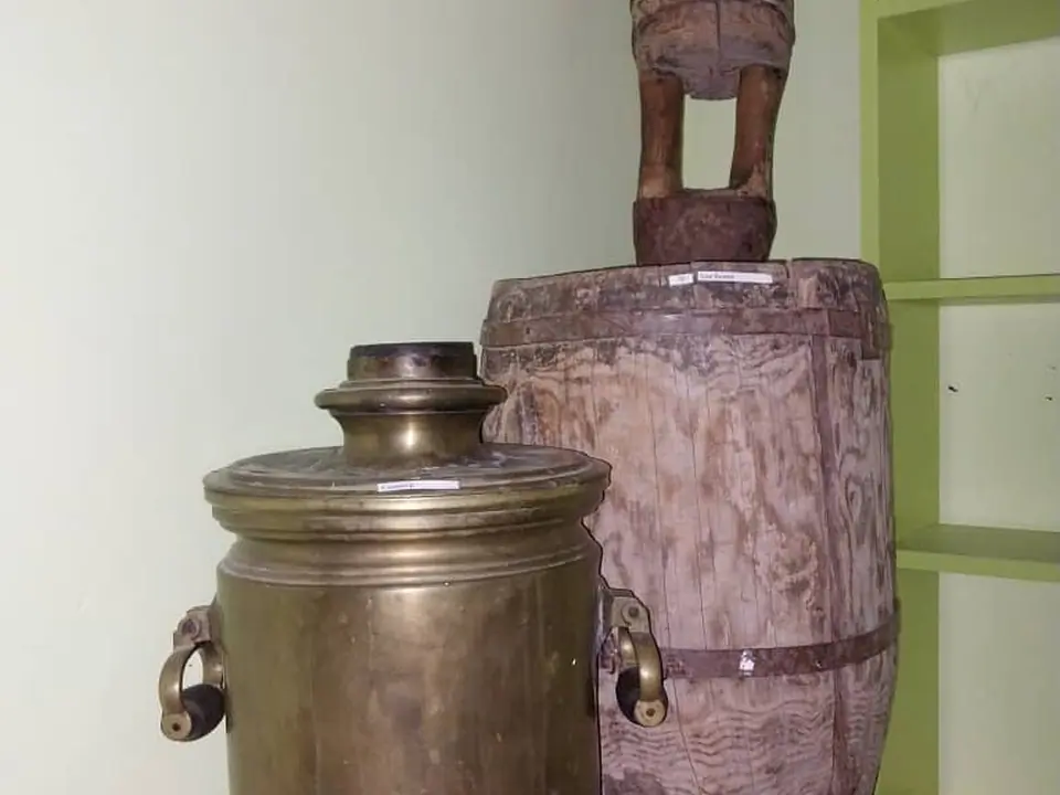 The Alymbekov Historical Museum is located in Zheti-Oguz district in the village of An-Oston 